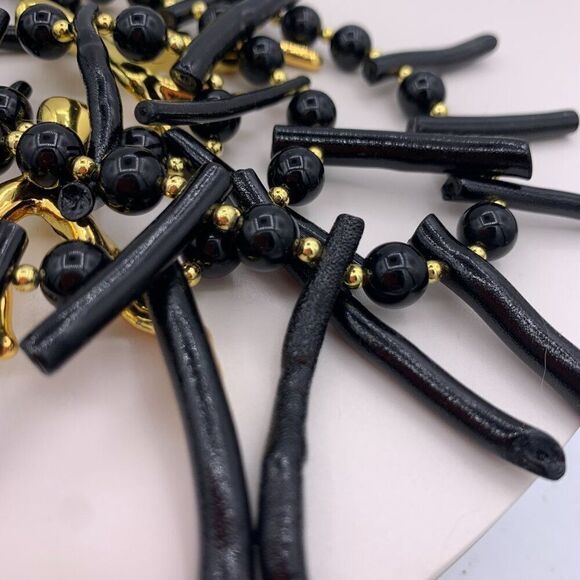 Necklace, new, triple strand, black coral, onyx beads, gold plated resin coral - Picture 6 of 15